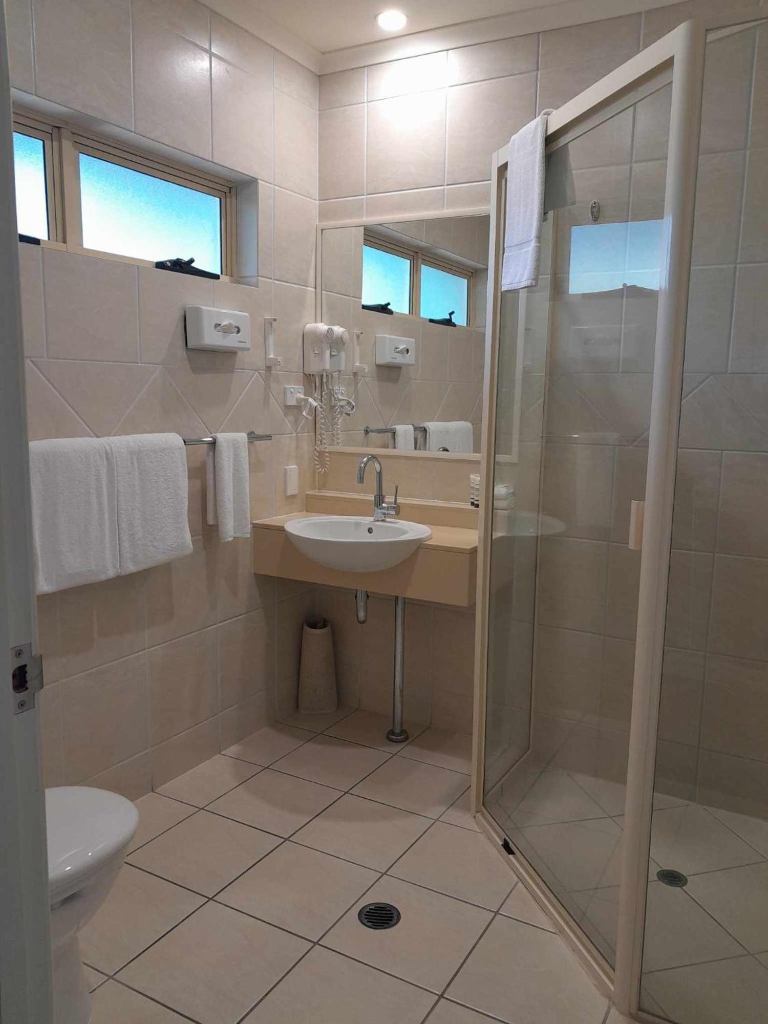 Red Bridge Motor Motel 4*