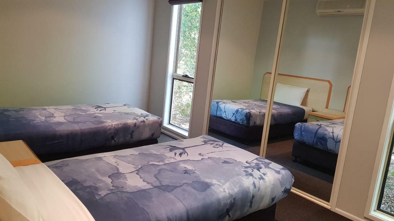 Red Bridge Motor Motel 4*